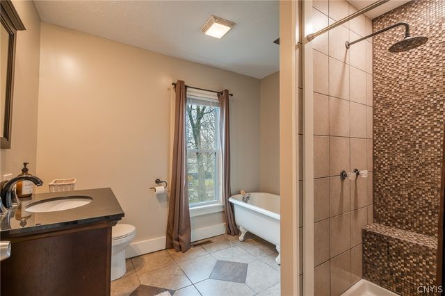 12 Cayuga Street, Auburn, NY 13021