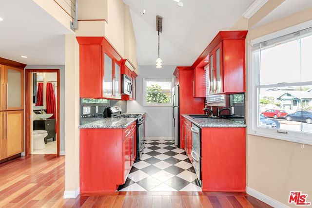 325 Vernon Avenue 1, Venice (los Angeles), CA 90291