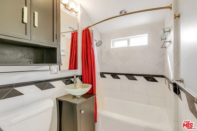 325 Vernon Avenue 1, Venice (los Angeles), CA 90291