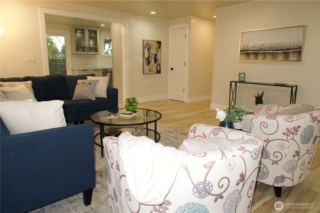 32720 30th Avenue SW, Federal Way, WA 98023