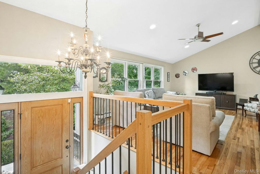 2 Lakeview Avenue W, Cortlandt Manor, NY 10567 — photo 2