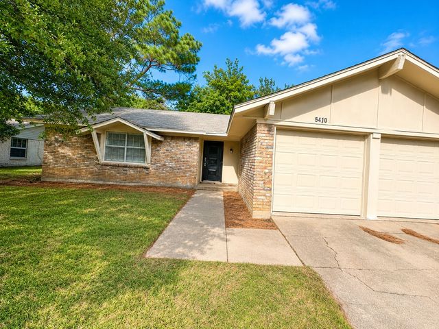 5410 Kings Manor Drive, Lake Dallas, TX 75065