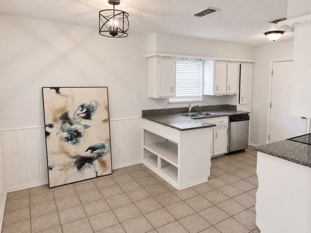 5410 Kings Manor Drive, Lake Dallas, TX 75065