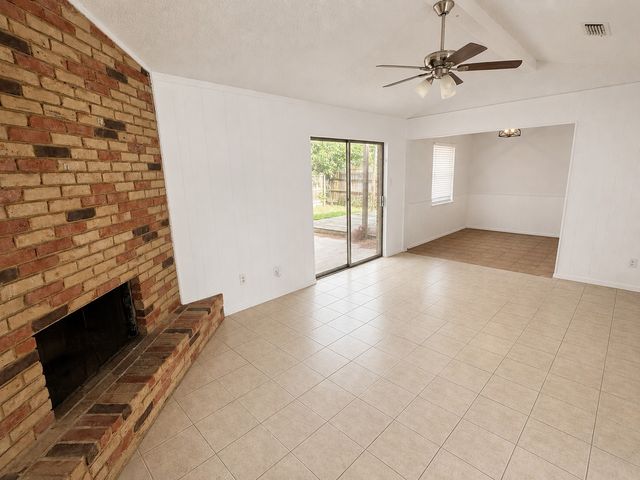 5410 Kings Manor Drive, Lake Dallas, TX 75065