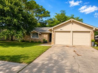 5410 Kings Manor Drive, Lake Dallas, TX 75065
