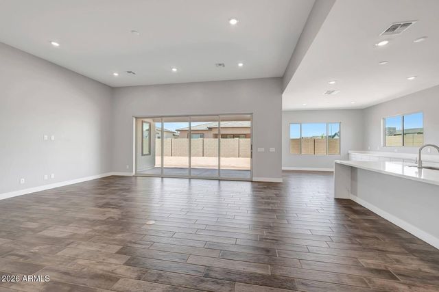 698 W RIDGE Road, Apache Junction, AZ 85120