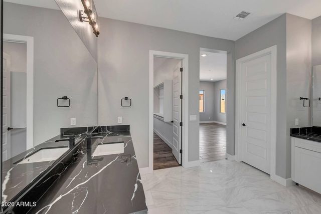 698 W RIDGE Road, Apache Junction, AZ 85120