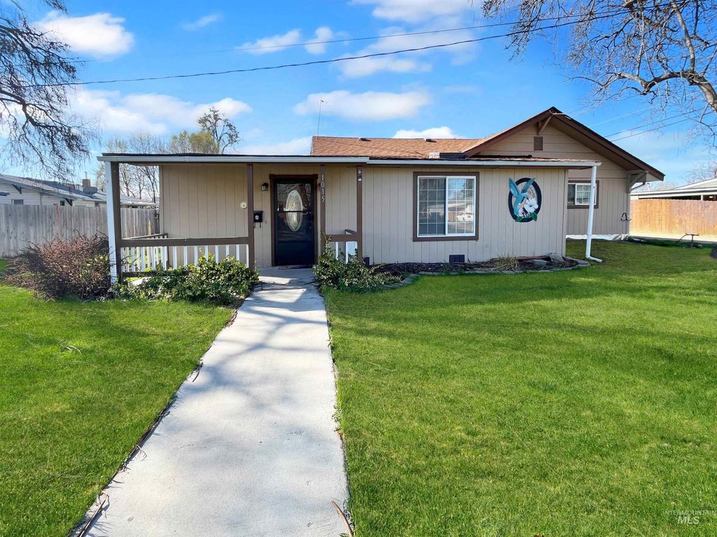 1015 E Washington Ave, Nampa, ID 83686