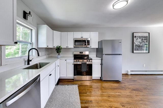 14 Hull St, Quincy, MA 02169