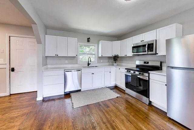 14 Hull St, Quincy, MA 02169