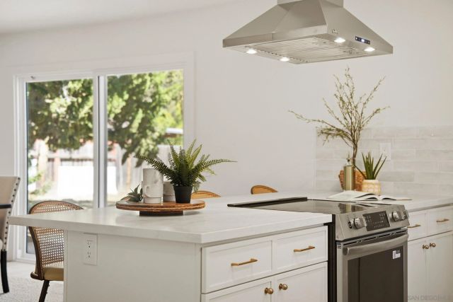 646 Barsby St, Vista, CA 92084