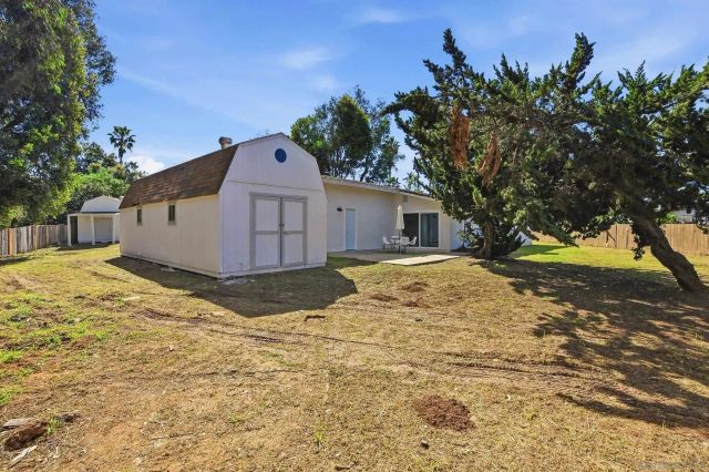 646 Barsby St, Vista, CA 92084