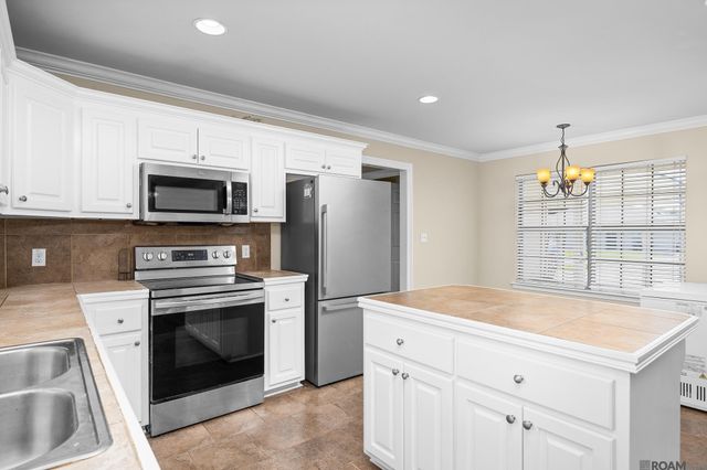 11319 Peggy St, St Amant, LA 70774