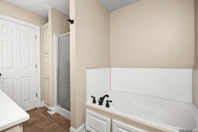 11319 Peggy St, St Amant, LA 70774