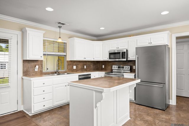 11319 Peggy St, St Amant, LA 70774