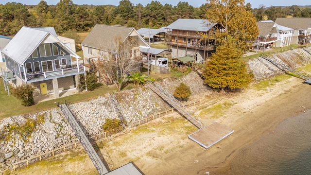 1040 Whites Creek Ln, Decaturville, TN 38329