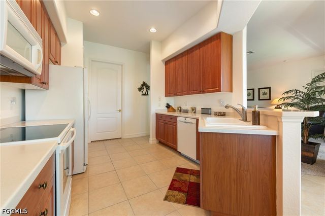 6011 Jonathans Bay CIR 402, Fort Myers, FL 33908