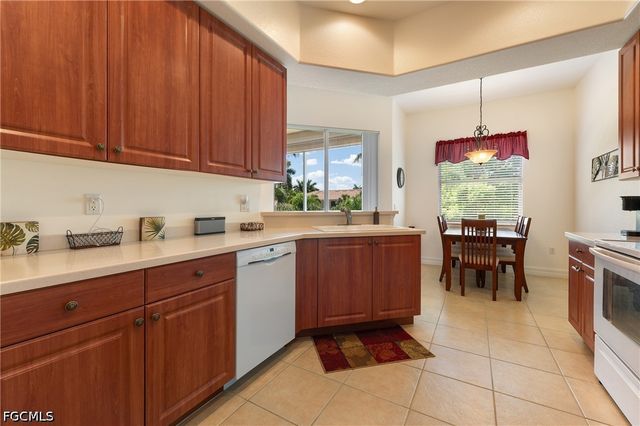 6011 Jonathans Bay CIR 402, Fort Myers, FL 33908