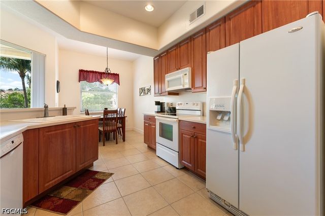 6011 Jonathans Bay CIR 402, Fort Myers, FL 33908