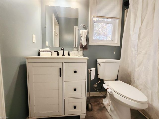 2060 Bells LN, Hayes, VA 23072