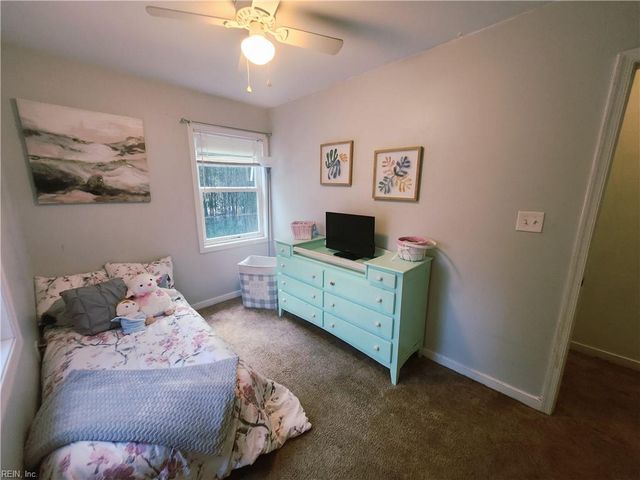 2060 Bells LN, Hayes, VA 23072