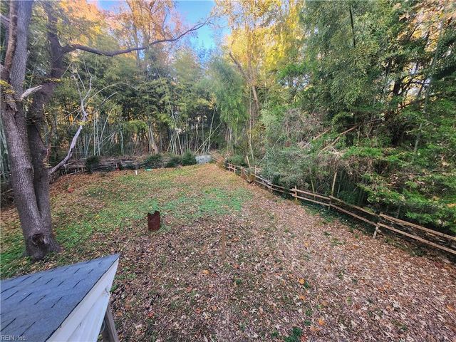 2060 Bells LN, Hayes, VA 23072