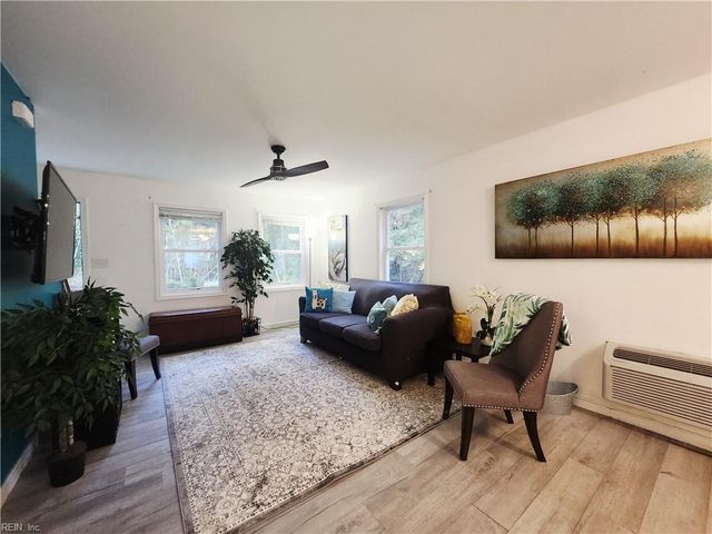 2060 Bells LN, Hayes, VA 23072