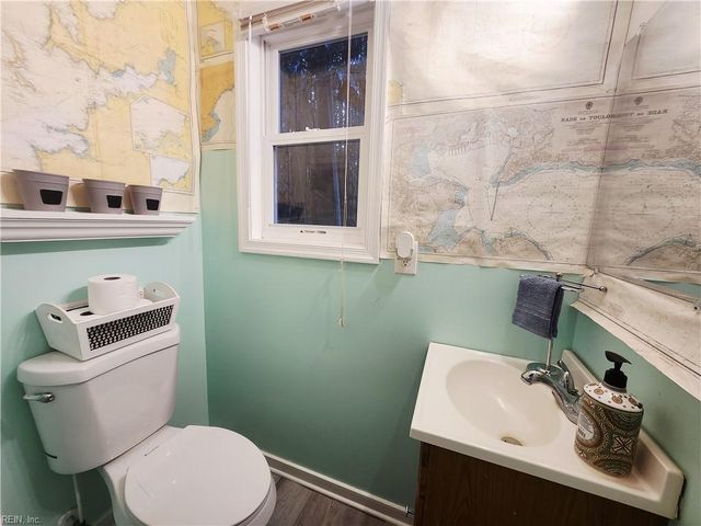 2060 Bells LN, Hayes, VA 23072