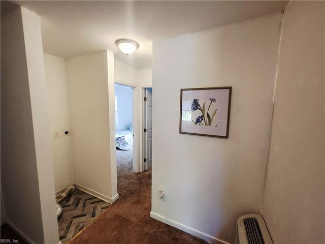 2060 Bells LN, Hayes, VA 23072