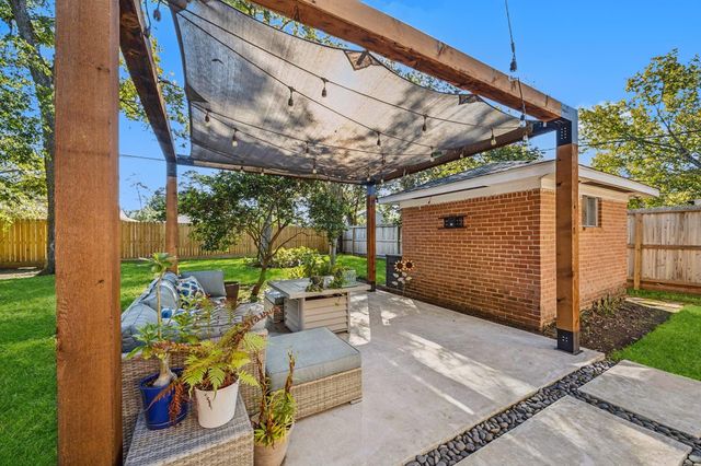 2103 Wakefield Drive, Houston, TX 77018