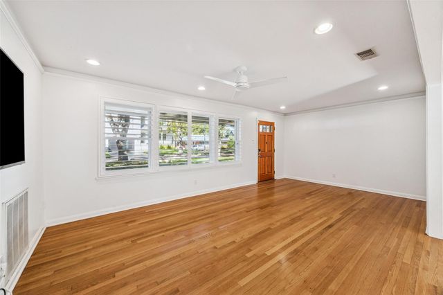 2103 Wakefield Drive, Houston, TX 77018