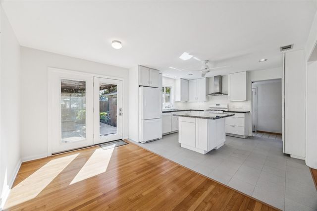 2103 Wakefield Drive, Houston, TX 77018