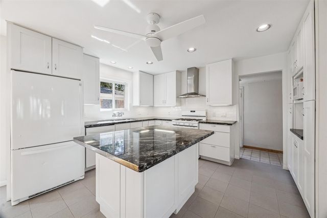 2103 Wakefield Drive, Houston, TX 77018