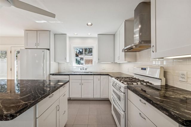 2103 Wakefield Drive, Houston, TX 77018