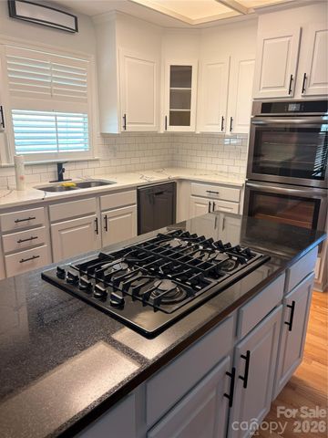 516 Shelton Street, Charlotte, NC 28270