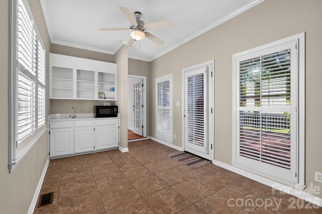 516 Shelton Street, Charlotte, NC 28270