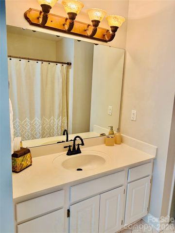 516 Shelton Street, Charlotte, NC 28270