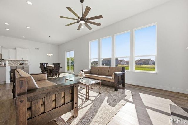 8012 Cotswald Trail, Cottleville, MO 63304