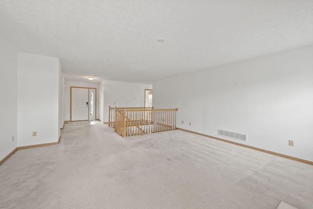 100 Indian Creek Court, Pataskala, OH 43062