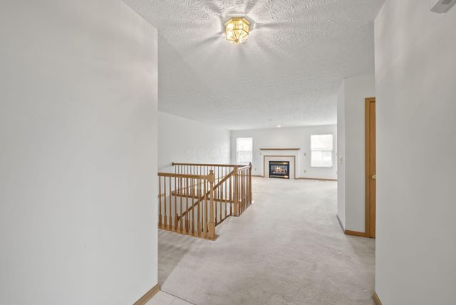 100 Indian Creek Court, Pataskala, OH 43062