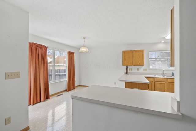 100 Indian Creek Court, Pataskala, OH 43062