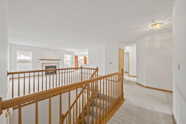 100 Indian Creek Court, Pataskala, OH 43062