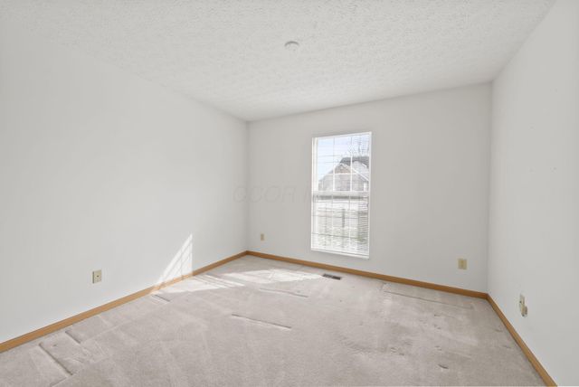 100 Indian Creek Court, Pataskala, OH 43062