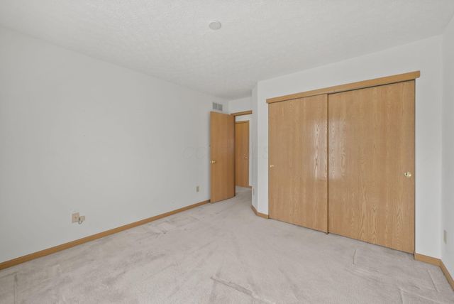 100 Indian Creek Court, Pataskala, OH 43062