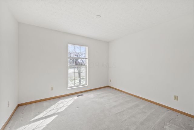 100 Indian Creek Court, Pataskala, OH 43062