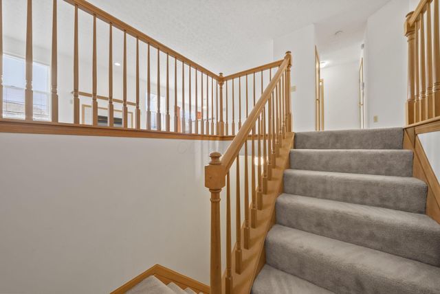 100 Indian Creek Court, Pataskala, OH 43062