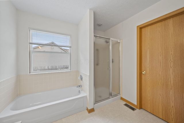 100 Indian Creek Court, Pataskala, OH 43062