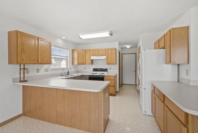 100 Indian Creek Court, Pataskala, OH 43062