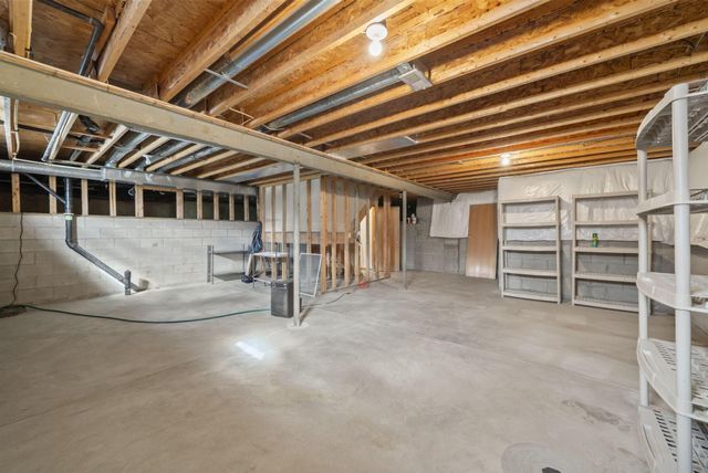 100 Indian Creek Court, Pataskala, OH 43062