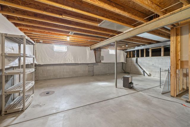 100 Indian Creek Court, Pataskala, OH 43062